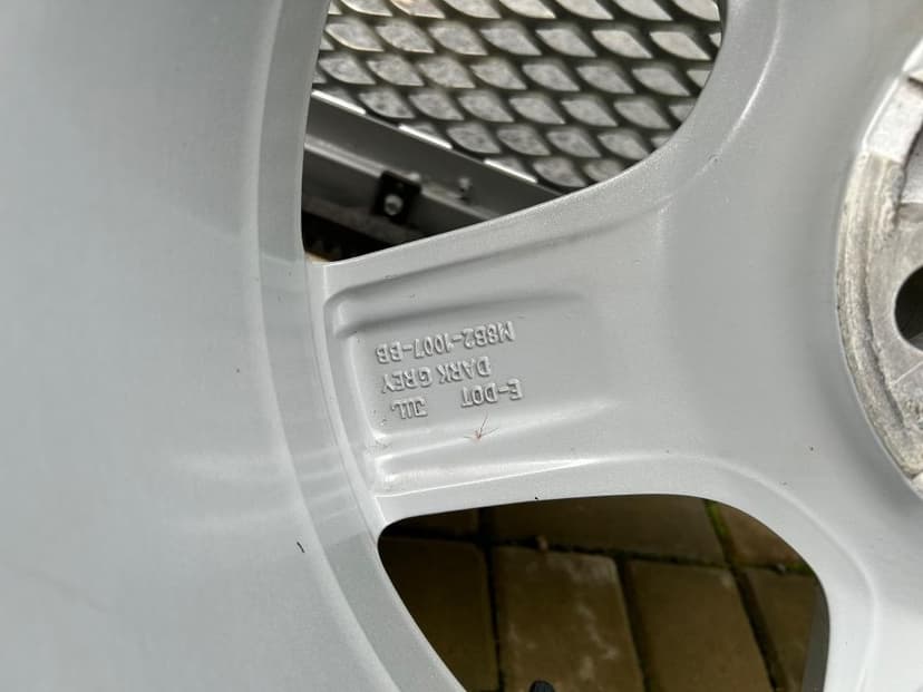 Originál Alu kolo Land Rover / Defender R20 - 255/60/20