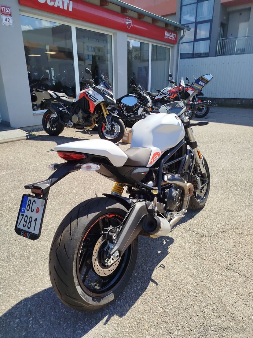 Ducati Monster 797, 1. MAJITEL, NOVÝ V ČR, POUZE: 5 264 KM