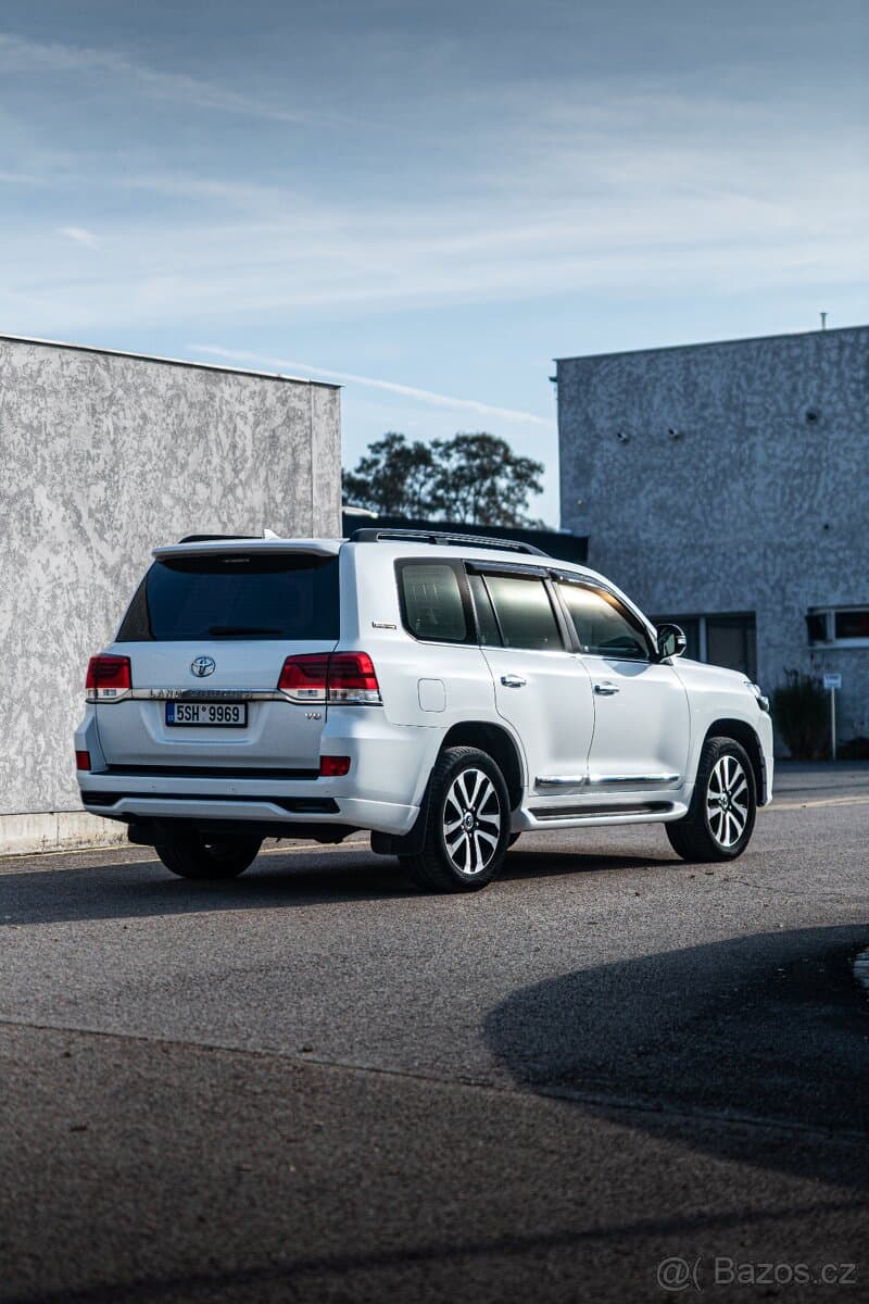 Toyota Land Cruiser 4.5 L V8 Executive Lounge