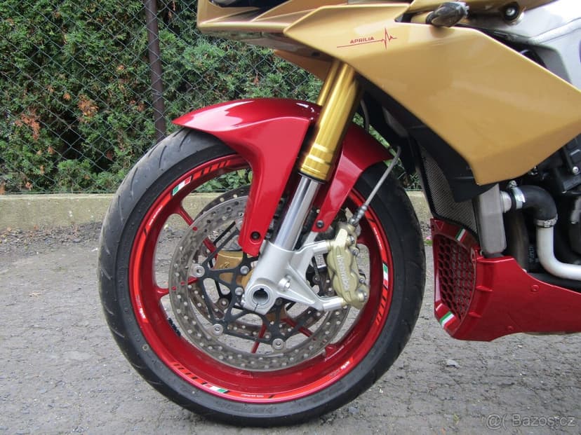 Aprilia Tuono V4
