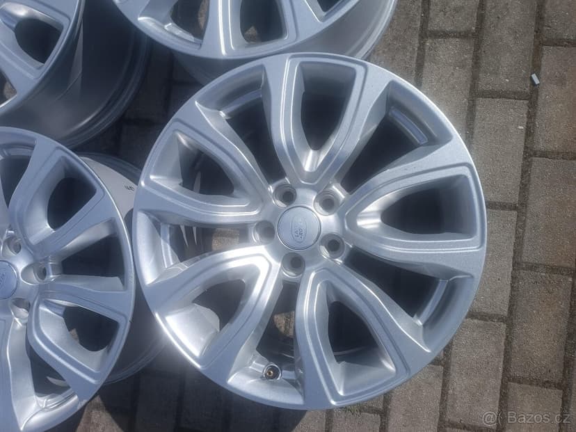 246. Originál kola Land Rover Evoque R18