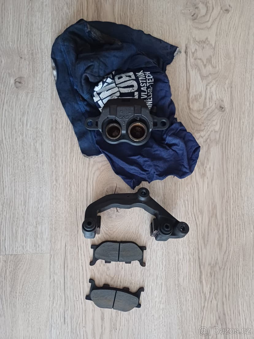 Brzdový třmen levý přední Yamaha FZ6