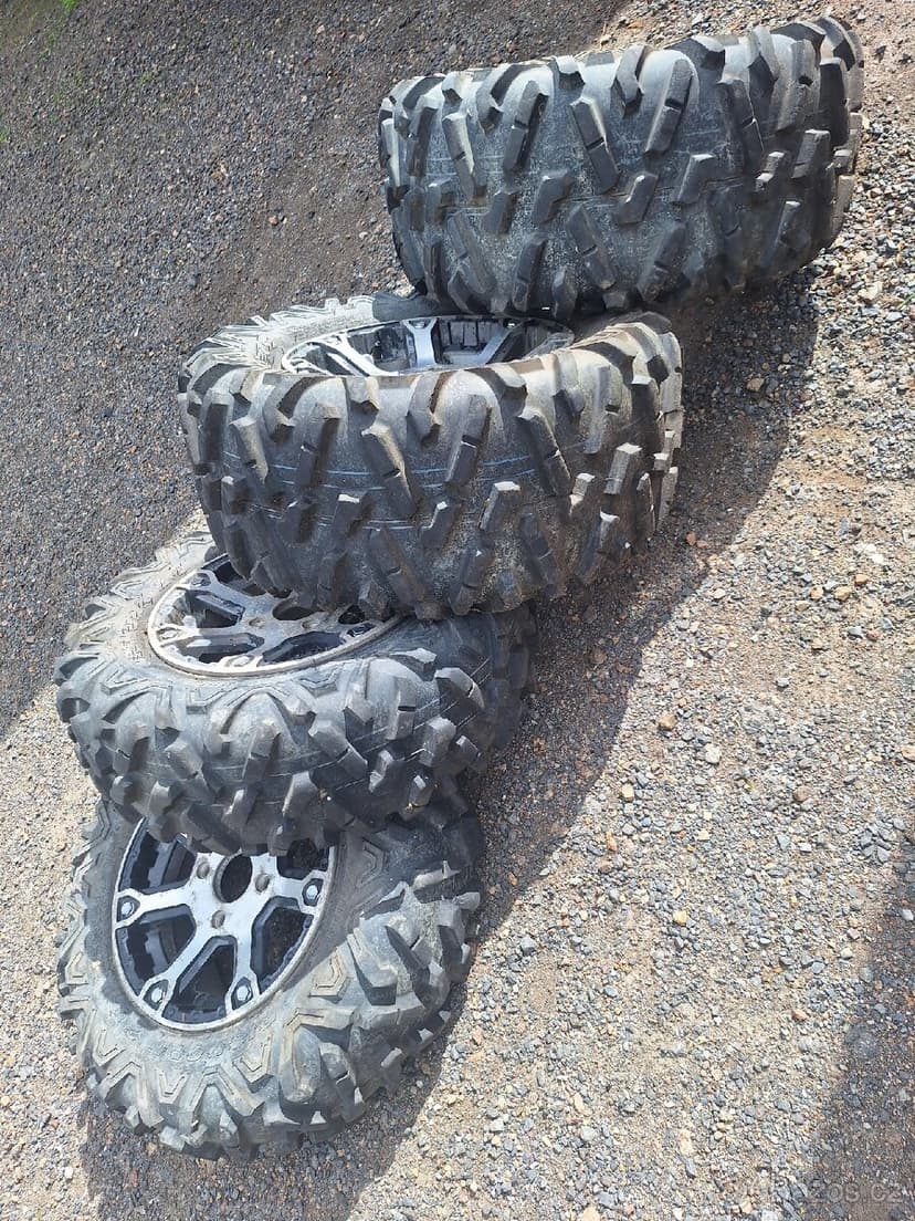Pneumatiky a disky na čtyřkolku/sbs