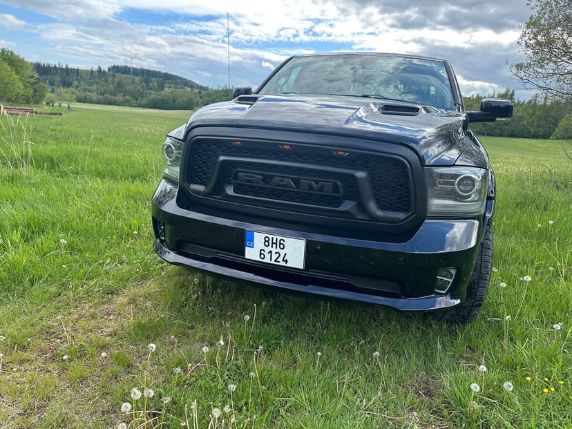 Dodge RAM 1500 Sport 5.7 HEMI 4x4