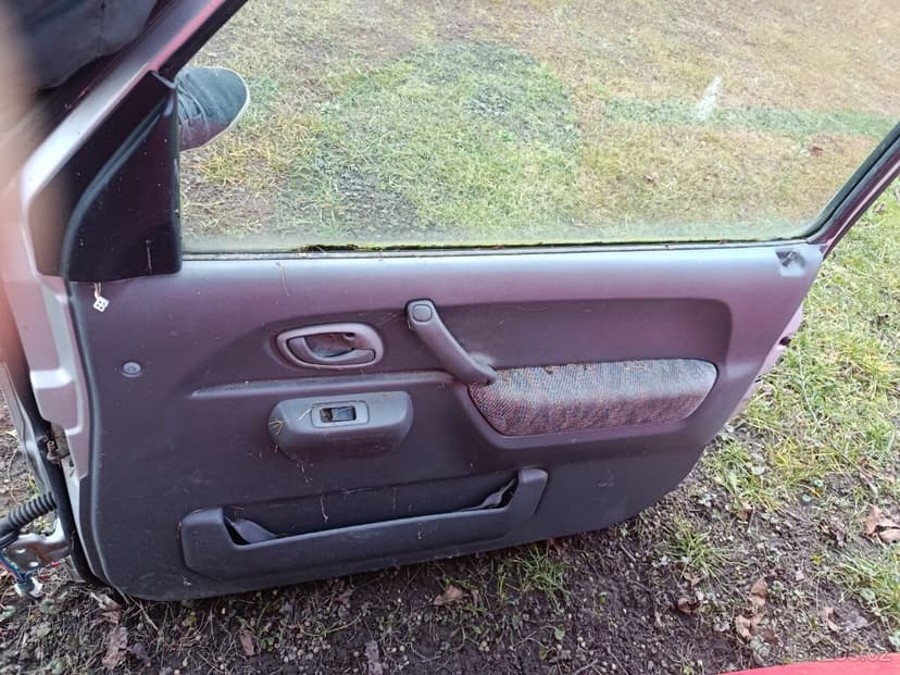 Suzuki Jimny dveře kapota......
