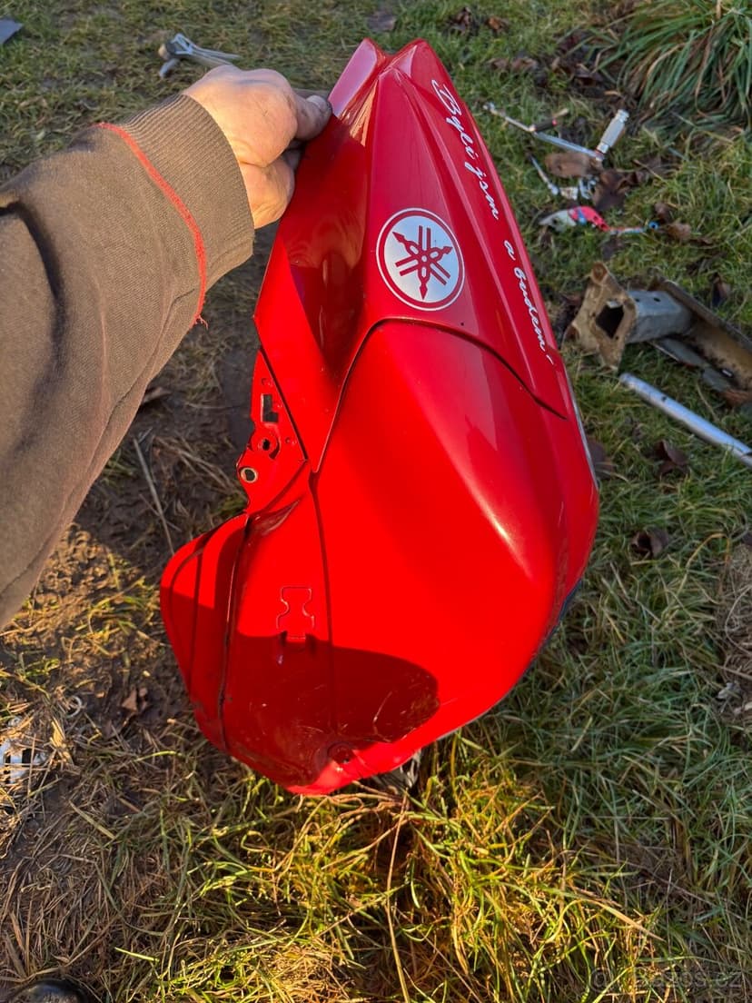 Palivove cerpadlo a nadrz na Yamaha R1 02-06 a R6 03-05