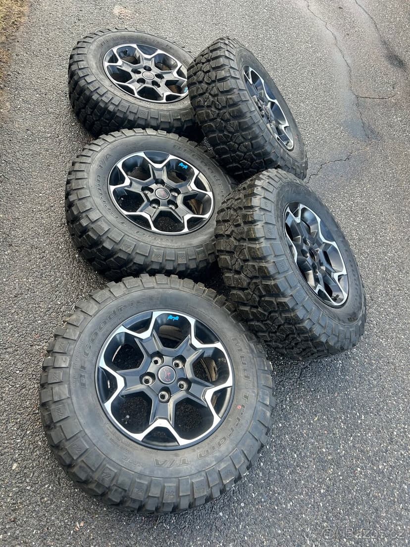 Jeep Wrangler Rubicon sada 255/75 r17 originál alukola