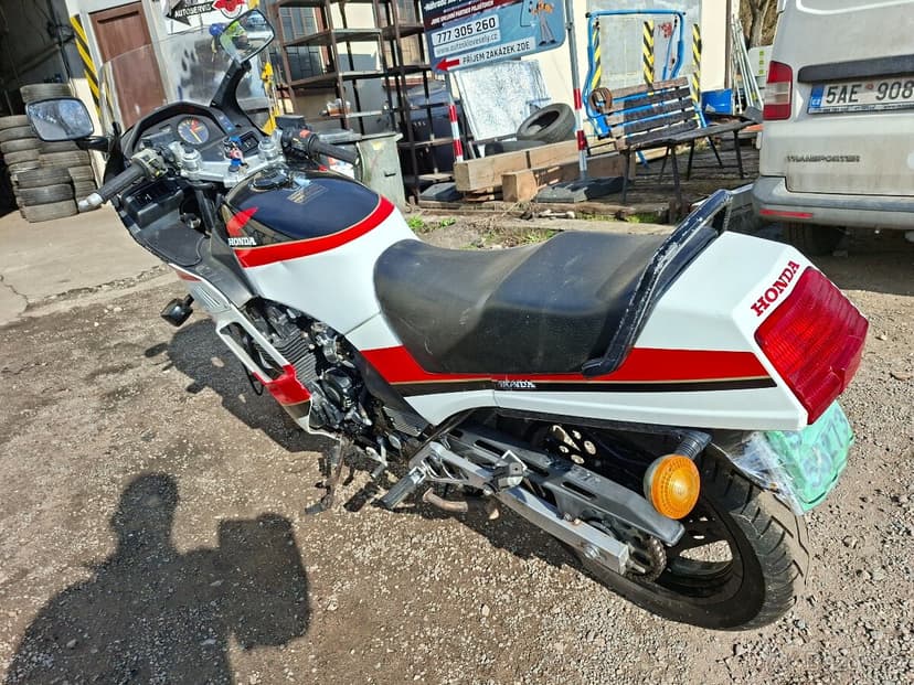 PRODÁM HONDA CBX 750 F-ll r.1989 59kw Veterán