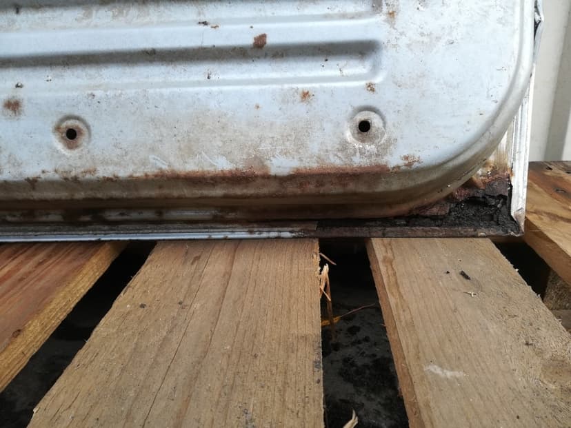 Nissan Patrol Y60 levé přední dveře