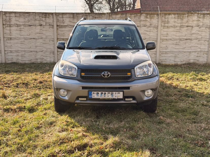 TOYOTA Rav4 2.0 D-4D 4WD Nádherná Garážovaná