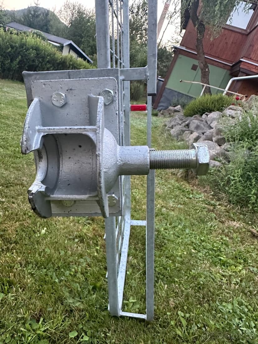 NOSIČ NA TAŽNÉ ZAŘÍZENÍ + ŠROUBOVÝ PEVNÝ DRŽÁK