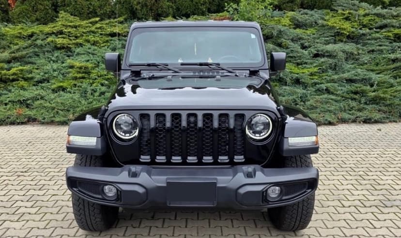 Jeep Wrangler Sahara Altitude