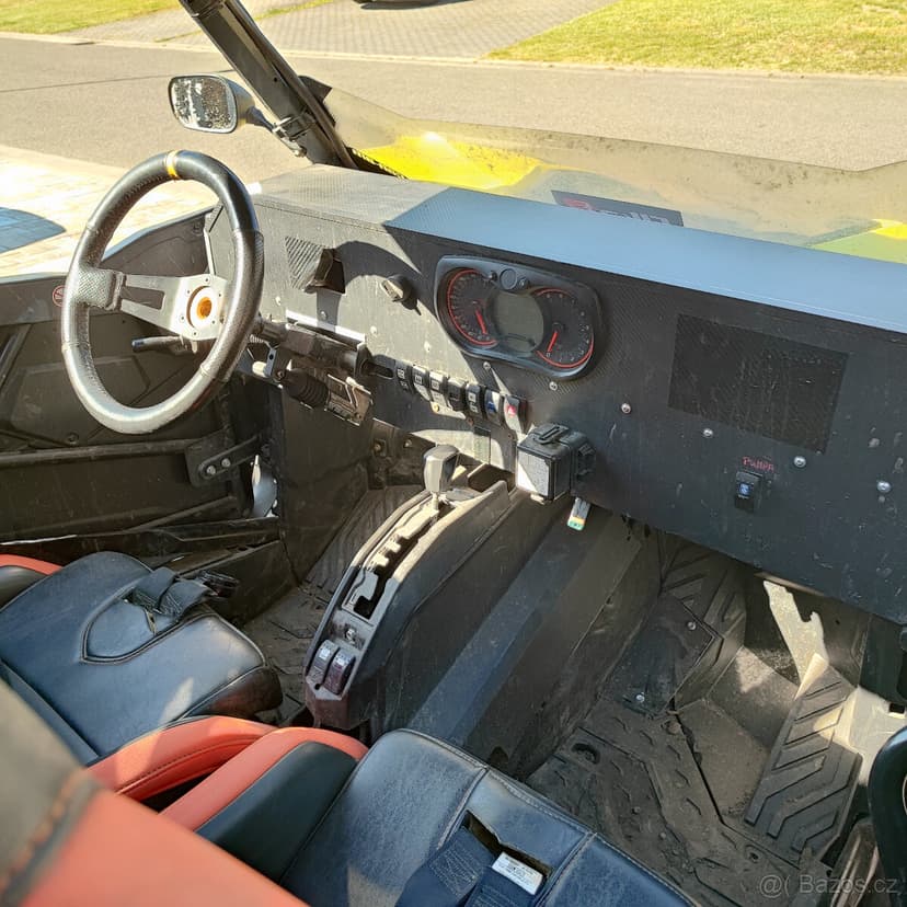 CAN-AM Maverick Trail