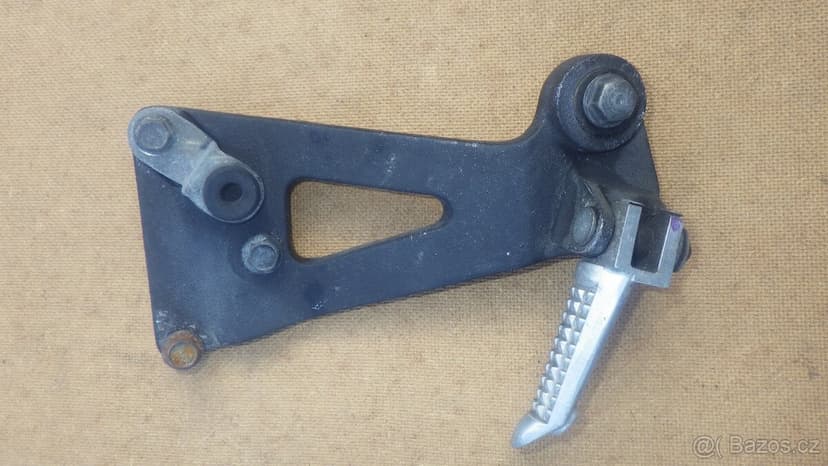 Zadní stupačky s držáky na Suzuki GSX-R 750