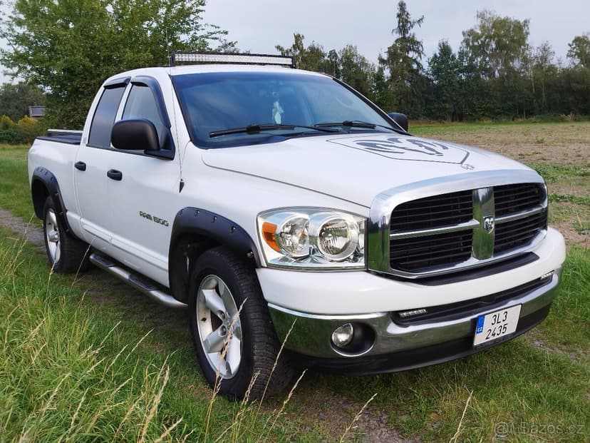 DODGE RAM 1500 Bighorn V8 HEMI 5,7