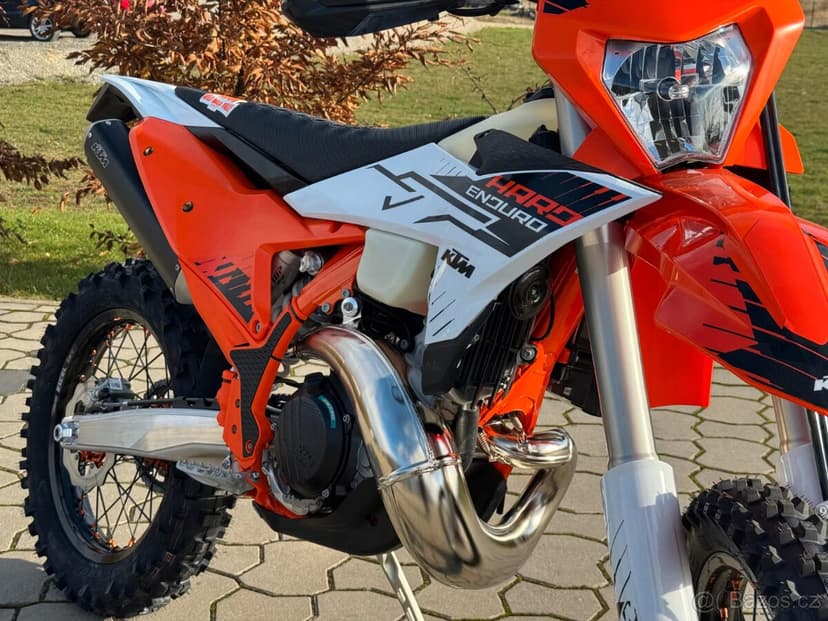 293 cm³ – 49 koní (36,5 kW)KTM 300 EXC