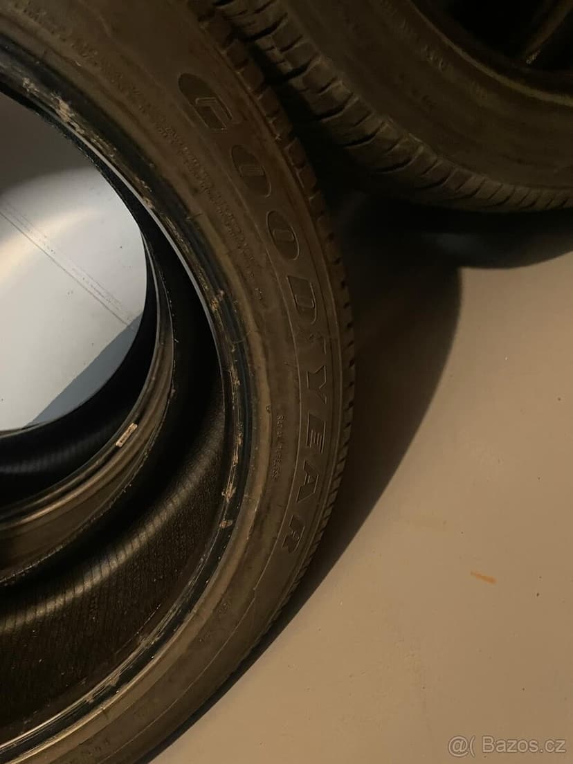 Celoroční 285/45 r22