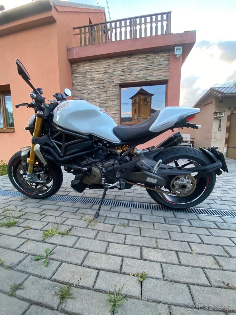 Ducati Monster 1200S