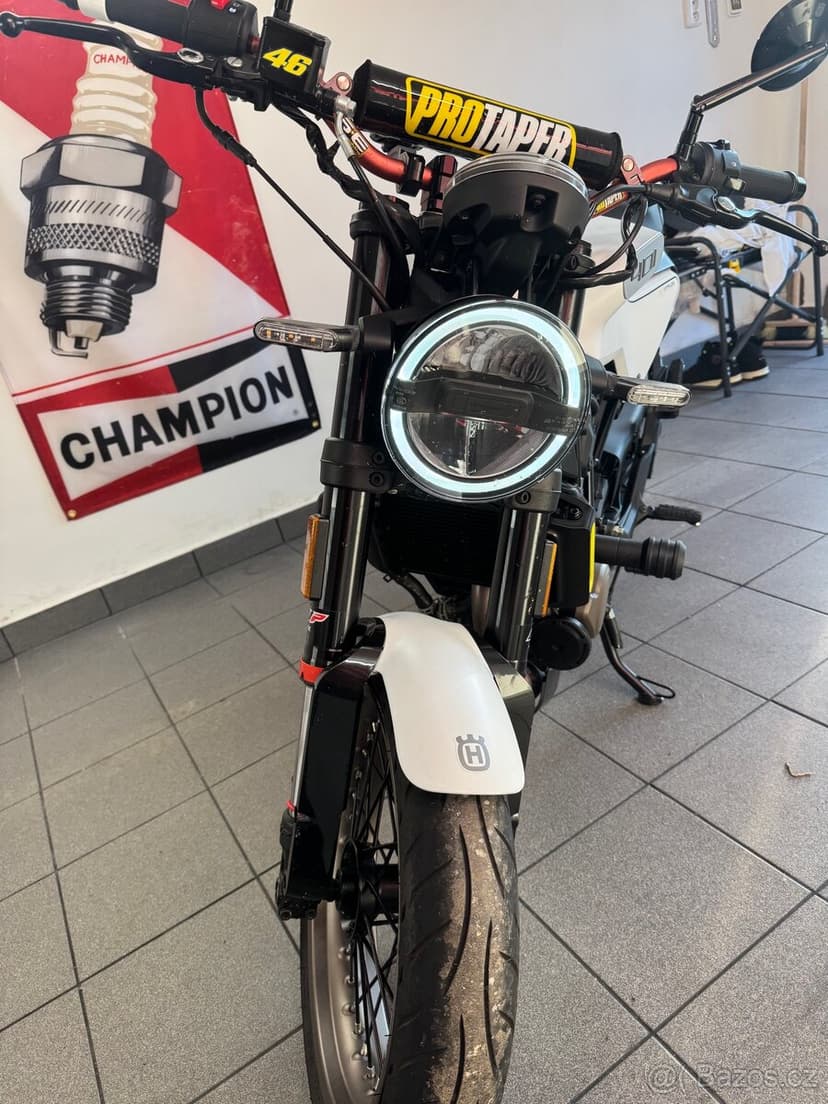 Husqvarna Svartpilen 125 / Body Kit Vitpilen 401