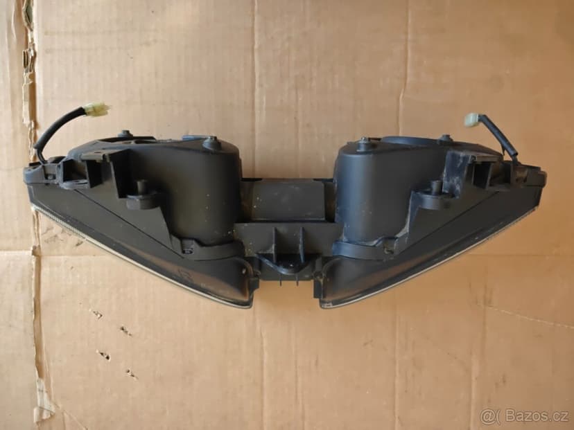 Yamaha  YZF R6 (2002) - přední + zadní světlo - tachometr