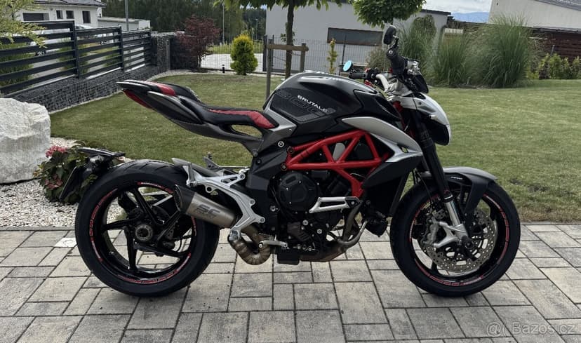 MV Agusta Brutale 800,nové pneu,mnoho doplňků,TOP STAV,ČR
