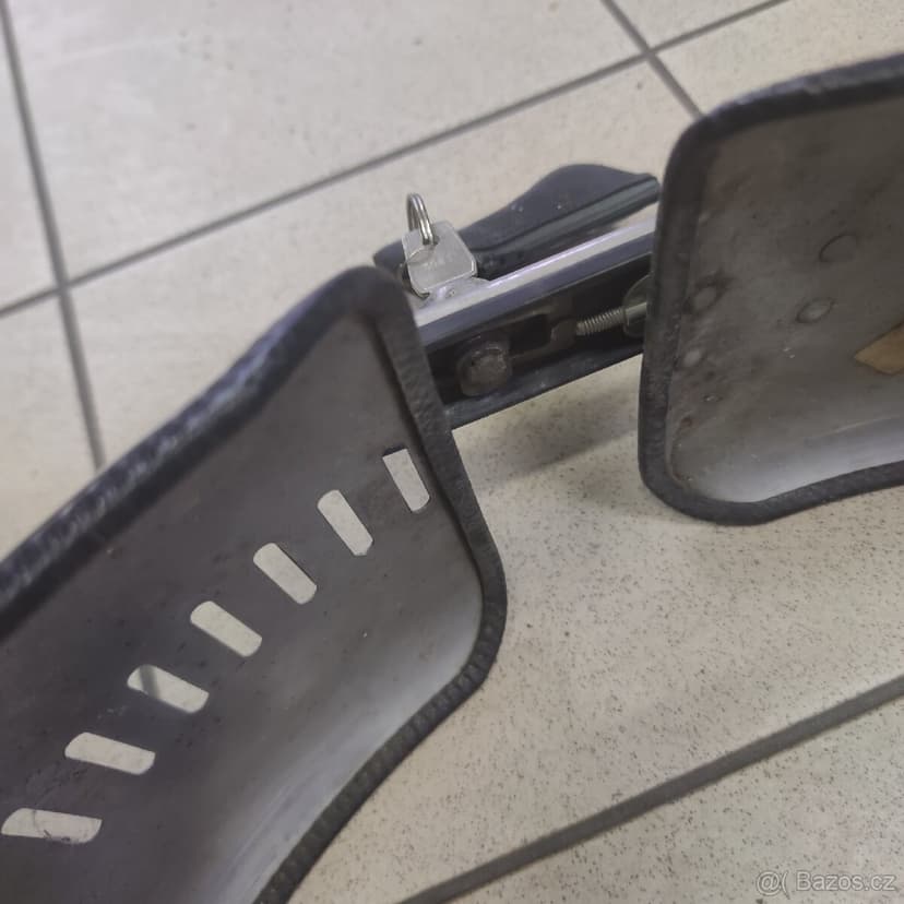 Kryt rezervy Suzuki Jimmy