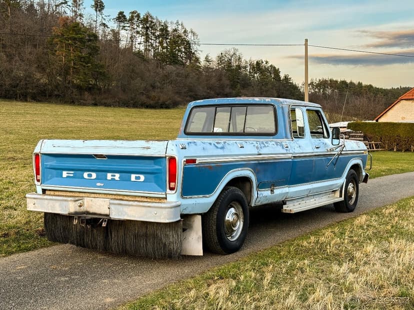Ford F-250 1977 Supercab / 7.5l V8 / Automat