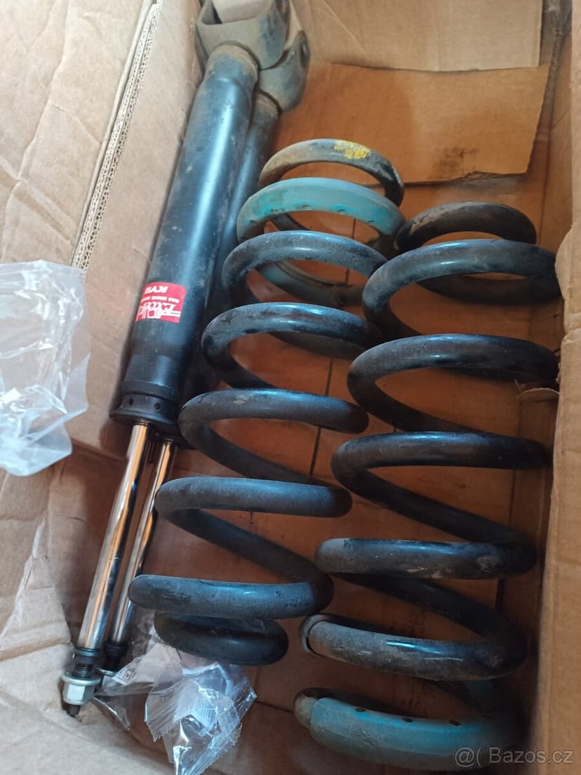 Jeep Grand Cherokee WK2 2014 pružiny a tlumiče