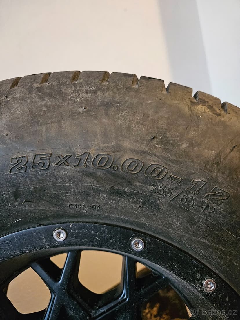 Sadu kompletních kol na čtyřkolku