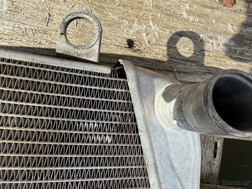 Ducati Panigale v4 chladič - netěsní