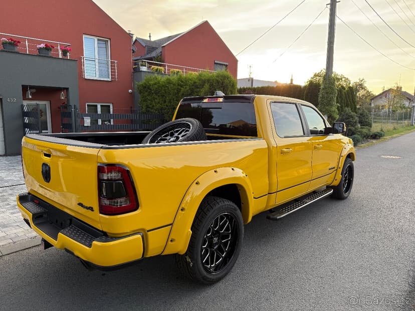DODGE RAM 1500 LONGBED YELLOW JACKET