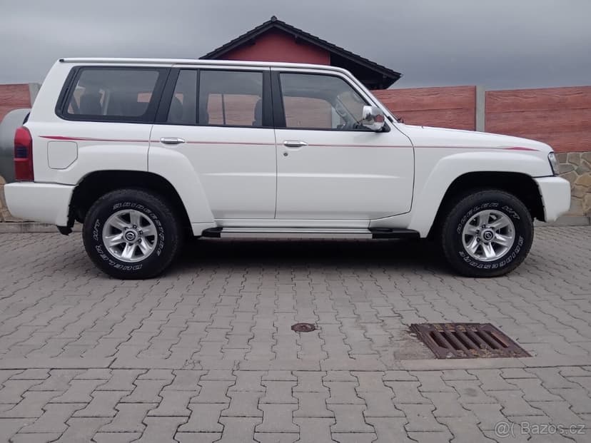 Nissan Patrol Safari 4x4,R6 4,8 Benzin, 180 kW,manuál, Nový