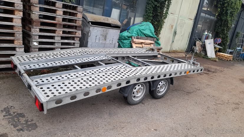 nákladní přívěs pro přepravu vozidel