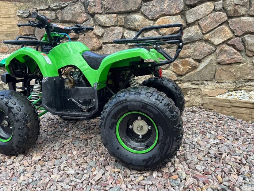 Prodám dětskou čtyřkolku 125 cm poloautomat