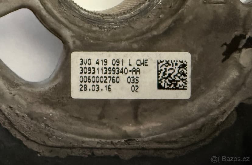 Top stav Kožený tříramenný multifunkční volant, airbag - Su