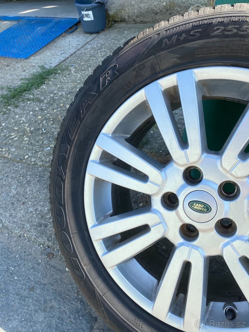 Kola Land Rover 4 originál R19/255