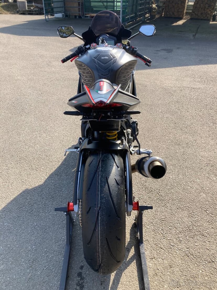 Aprilia RSV4rr