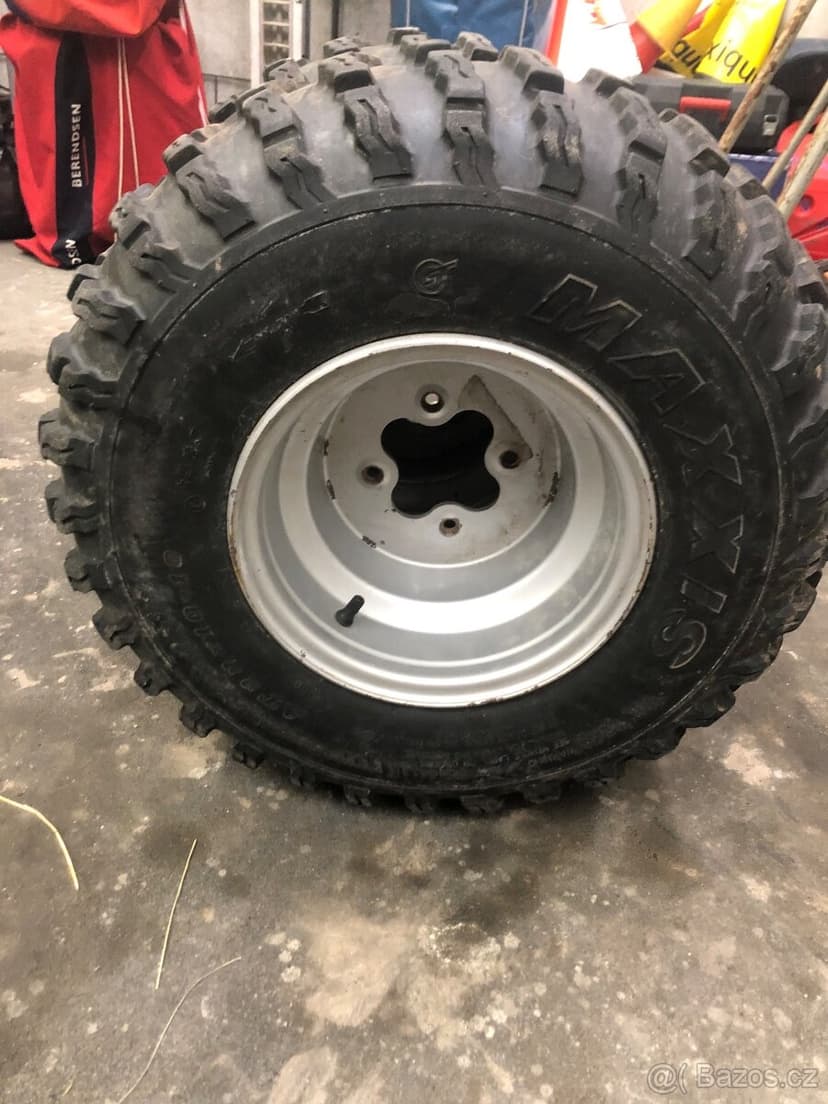 pneu s rafky 22x10-10 4x110  2ks