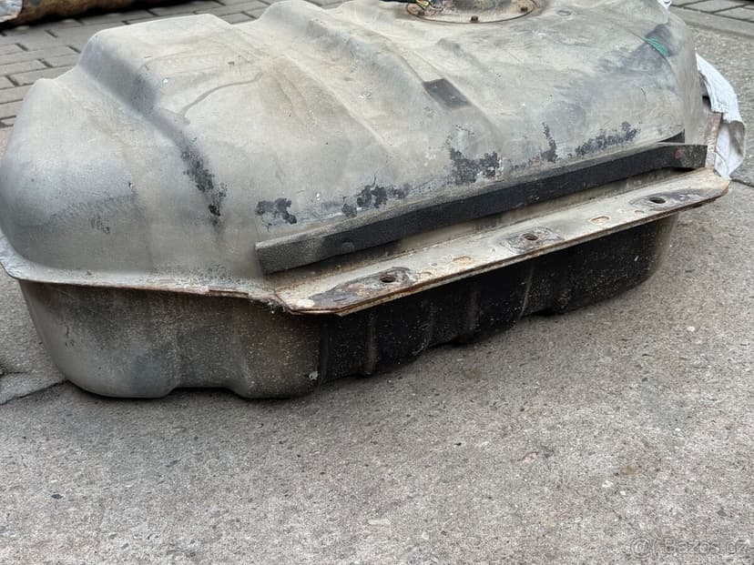 Palivová nádrž, tapecy, stahovačky Nissan Patrol Y61 / díly