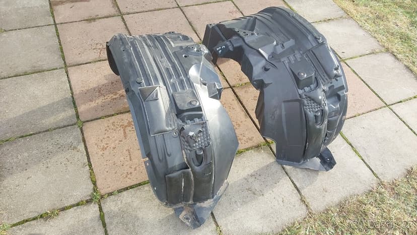 Nissan Navara D40 plastové  podběhy