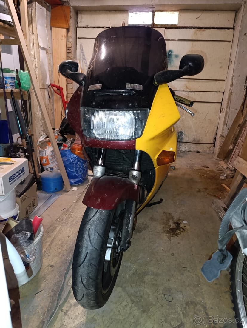 Honda VFR 750F RC36