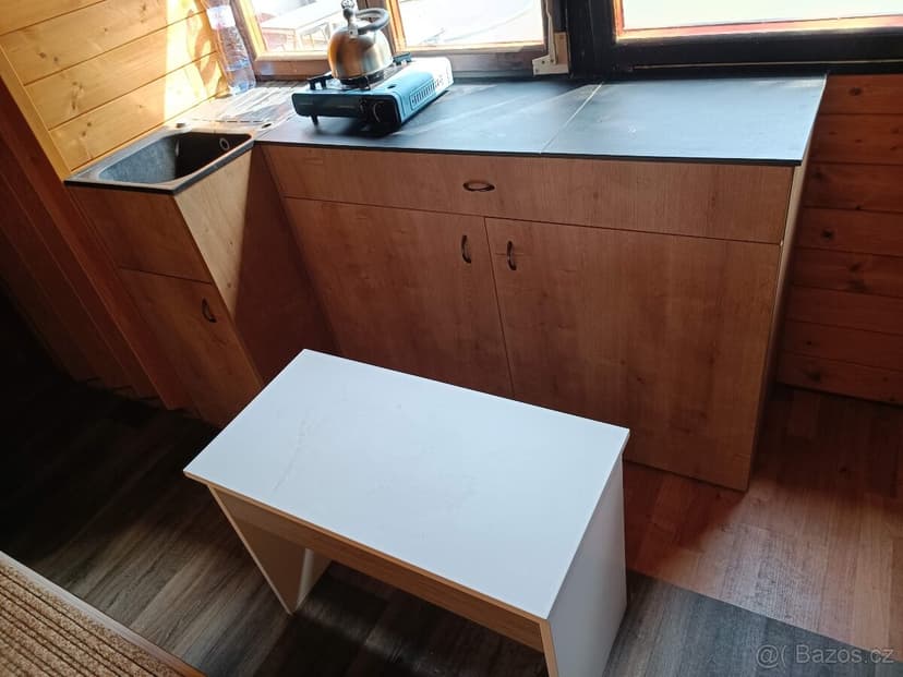 Mobilní chata s výklopnou terasou