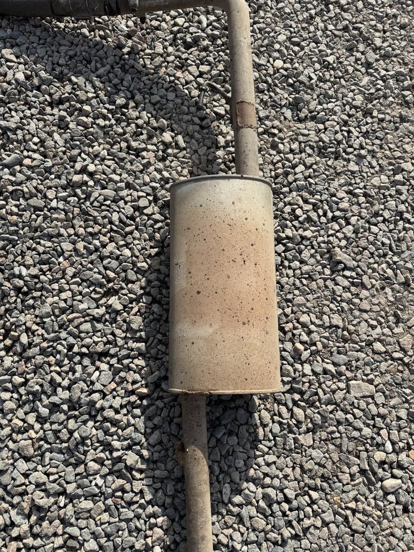 Zadní náprava a výfuk Nissan Navara D40