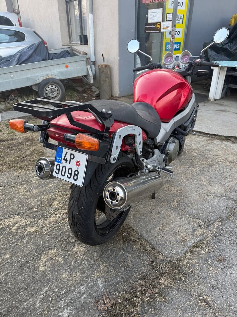 Honda CB 1100 SF, rok 2000 1137 ccm 100 kW čtyřválec červená