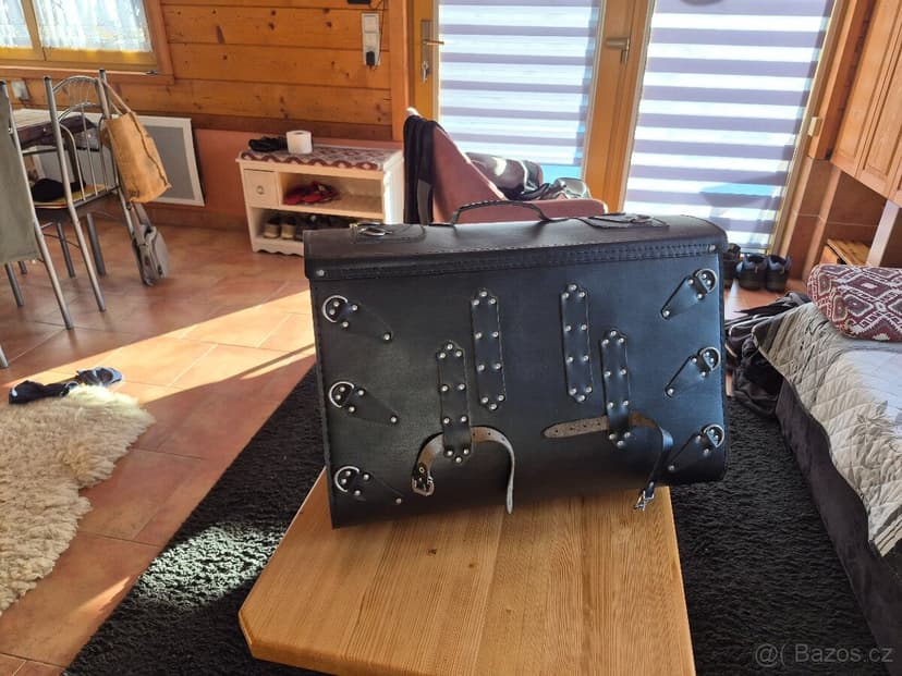 Prodám nový nepoužitý veklý kožený kufr na moto