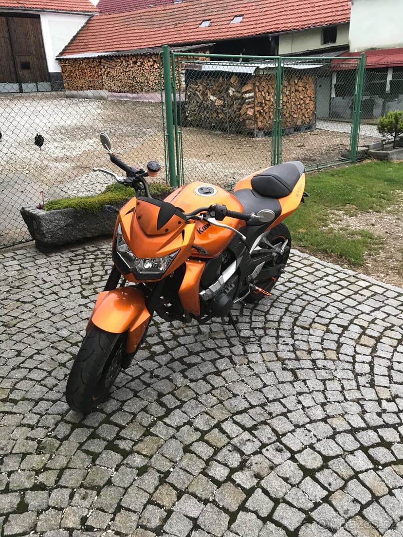 Kawasaki z750 (v TP pouze 25 kw - možnost řídit od 18 let)