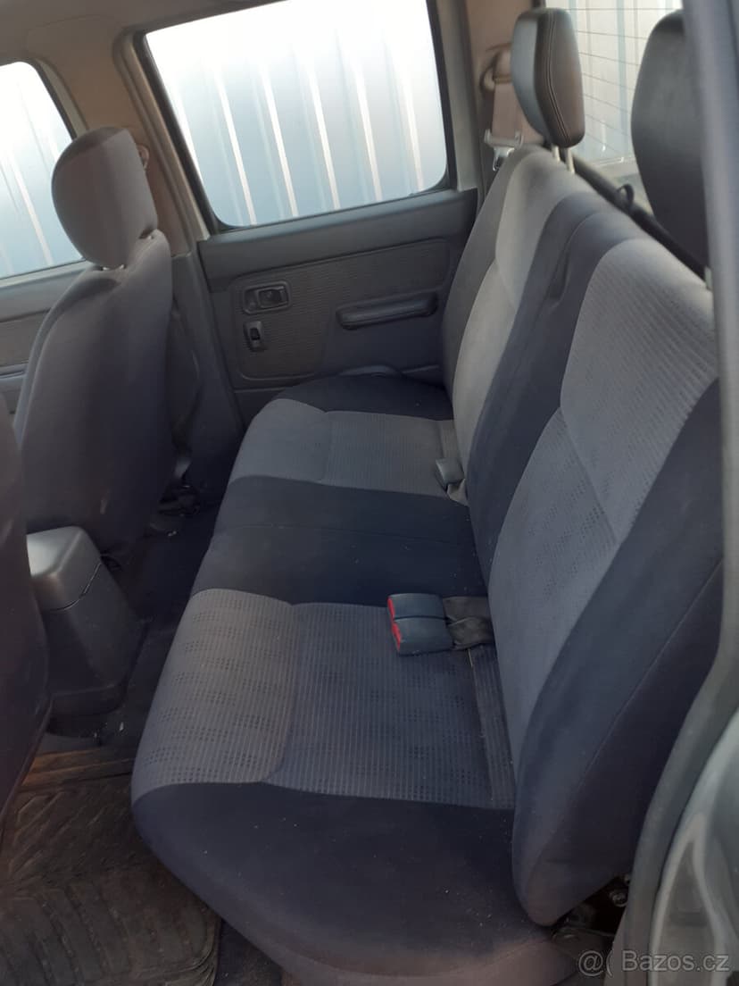 Nissan Navara D22 2.5TD 100kW stříbrná ND