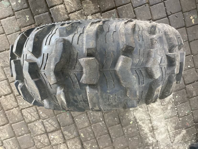 PRODÁM ZADNÍ DVĚ PNEU NA ČTYŘKOLKU