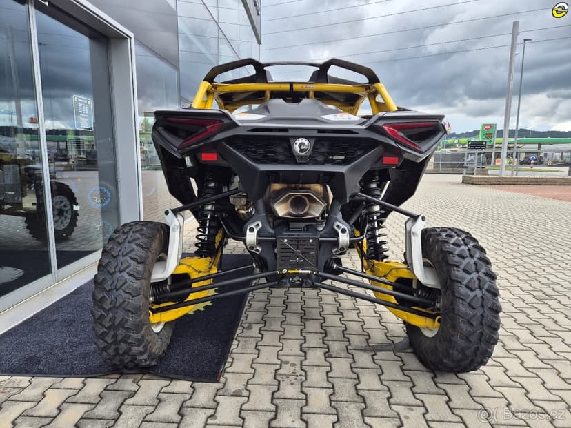 CAN-AM Maverick R