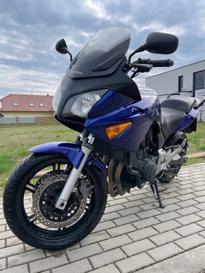 Honda CBF 600S, rok 2004 – spolehlivá a pohodlná motorka